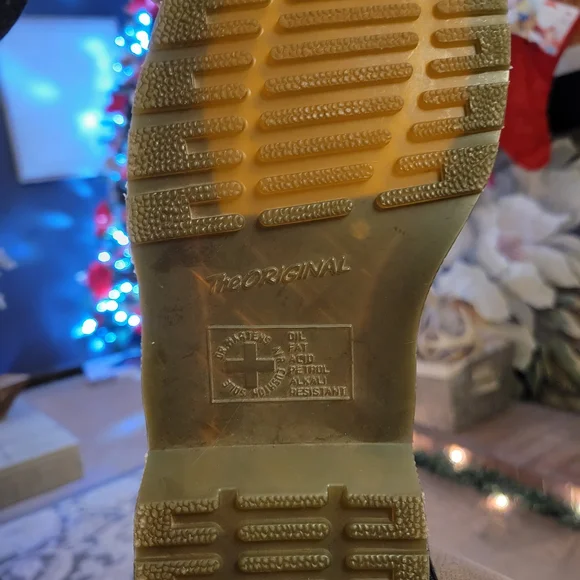 Dr. Martens Black Leather Boots. W/8, M/7. Brand new condition. - Picture 2 of 4